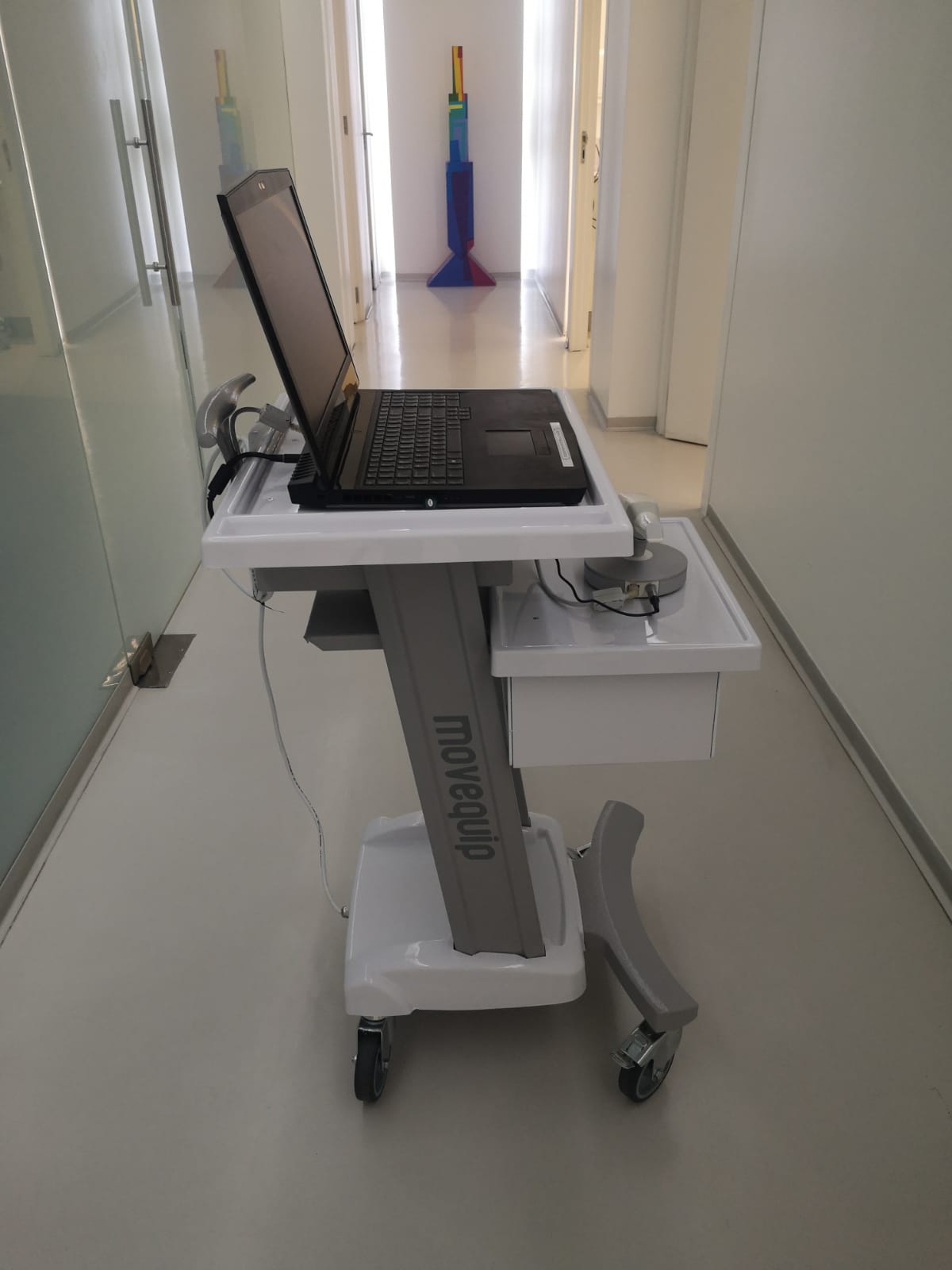 Carro odontología scaner intraoral complex con cajonero, inst /elec  doble bandeja , bandeja superior para alienware de 17