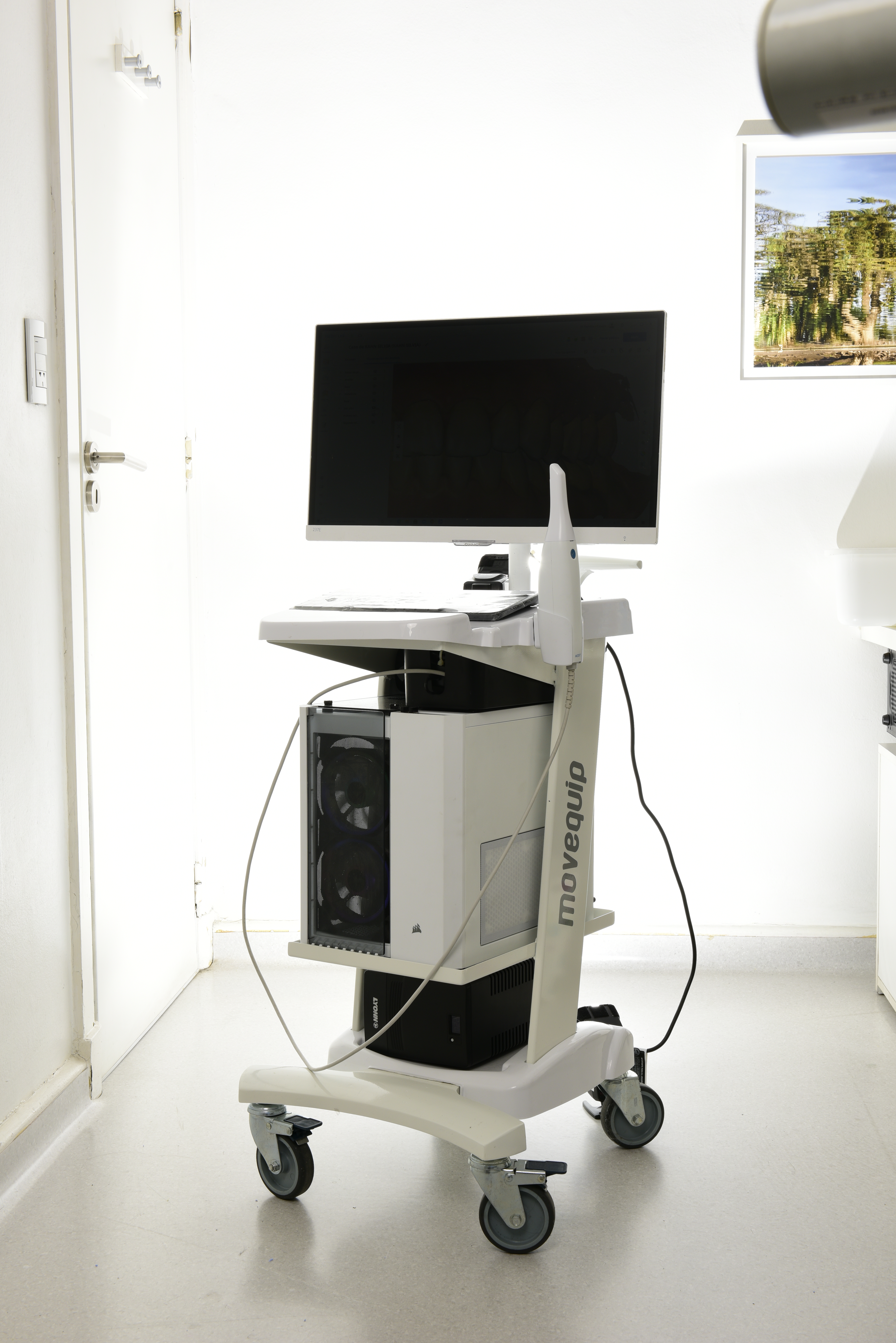 Carro odontología modelo advance medit i 500 soporte monitor, soporte scaner lateral, instalación electrica