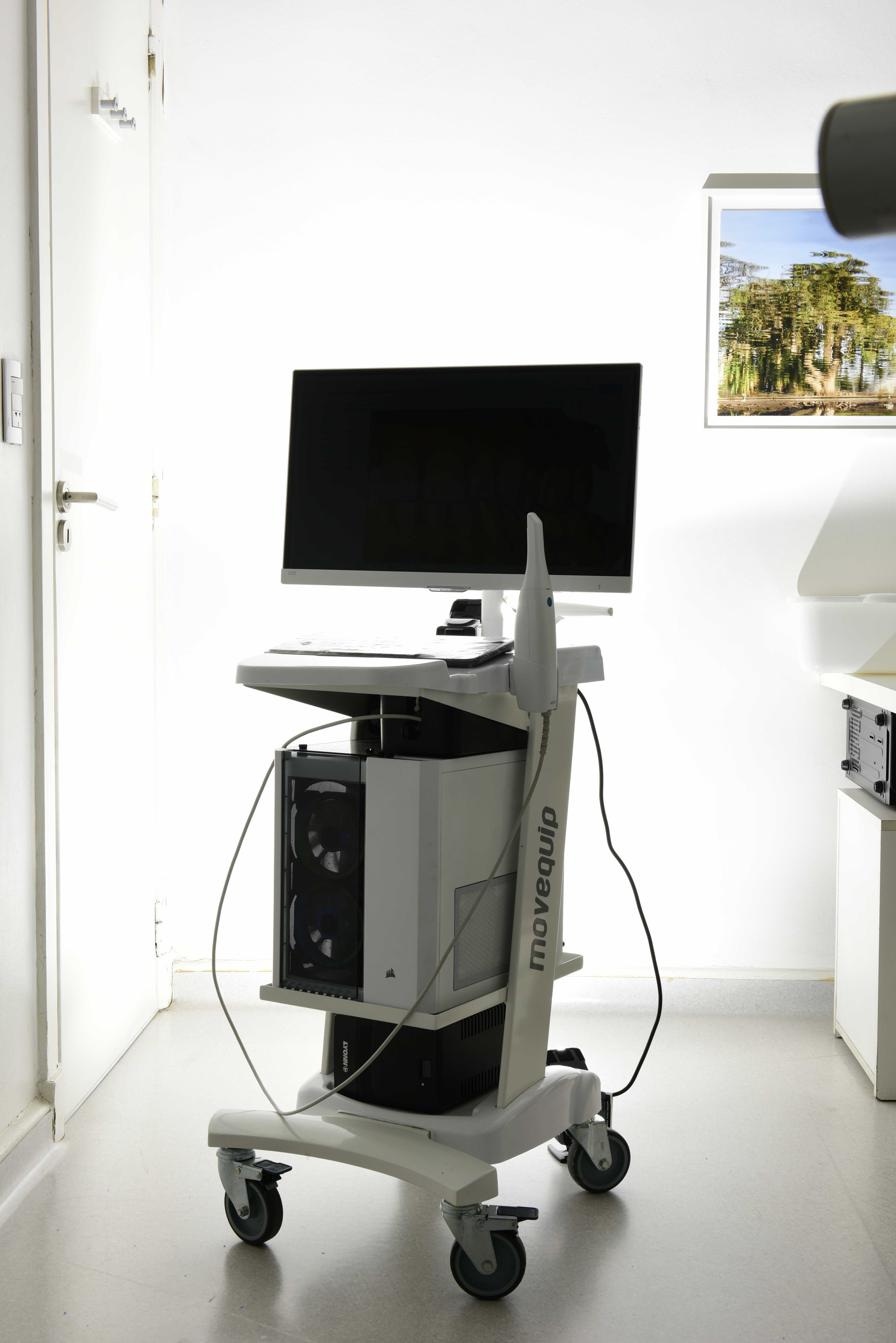 Carro odontología modelo advance medit i 500 soporte monitor, soporte scaner lateral, instalación electrica