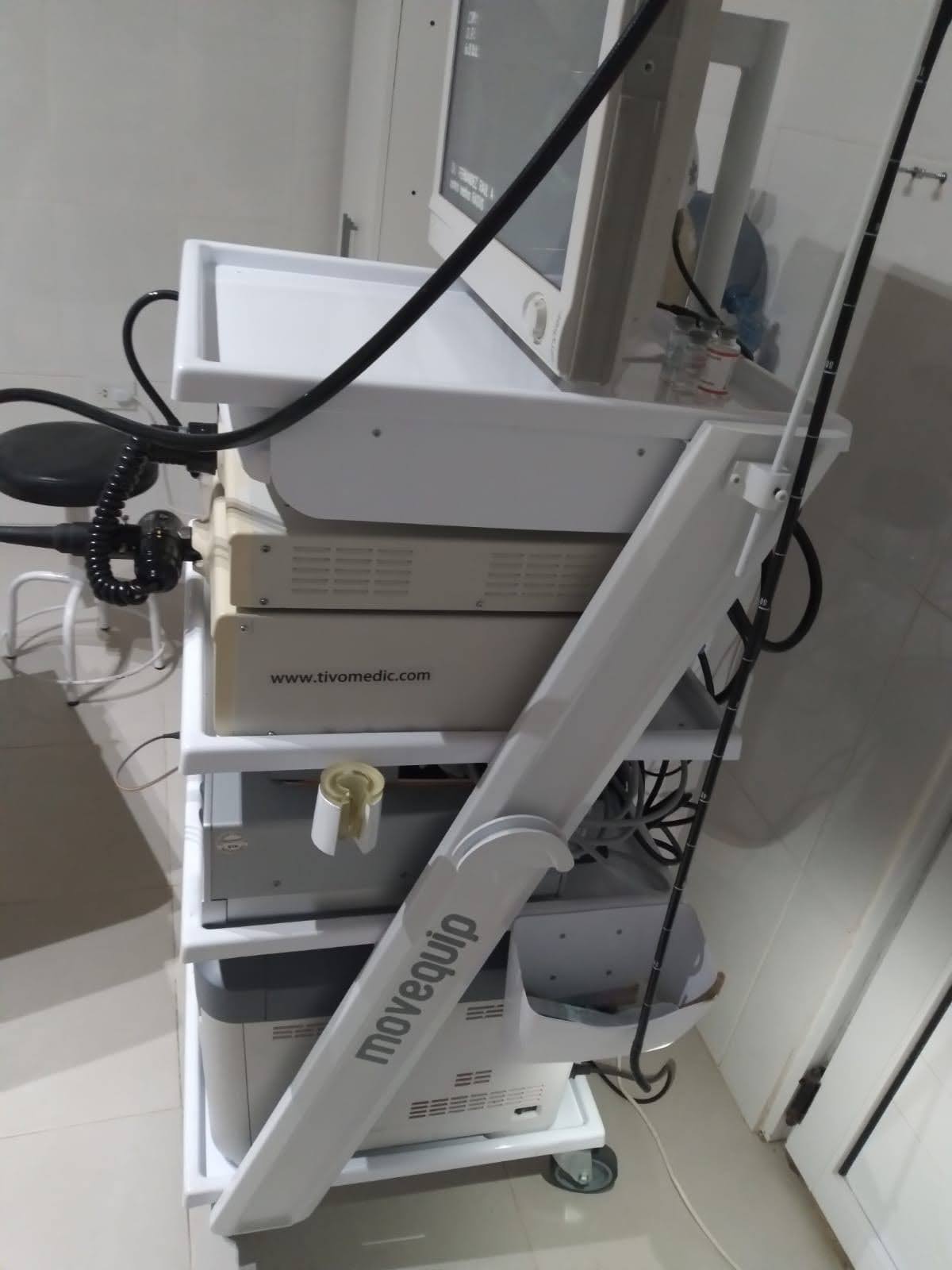 Carro para torre de endoscopía modelo endoscopy