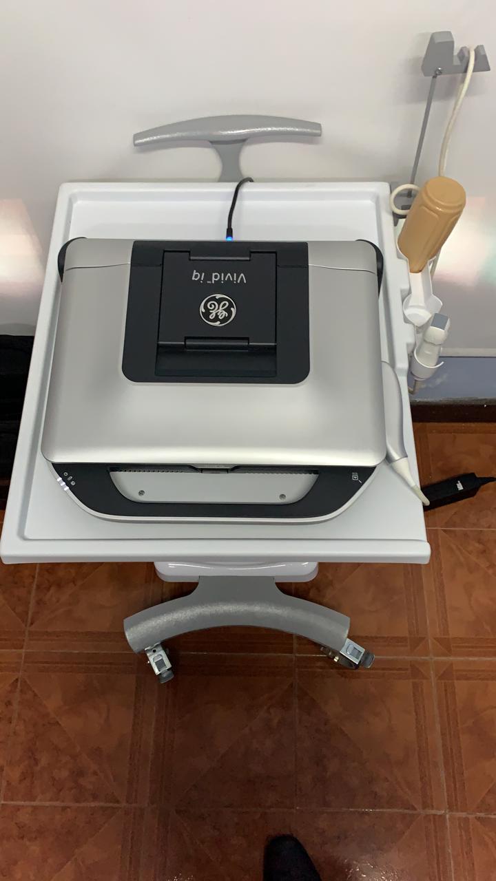 Carro mesa rodante multisoporte para ecógrafo Vivid iq GE