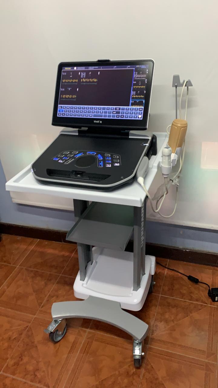 Carro mesa rodante multisoporte para ecógrafo Vivid iq GE