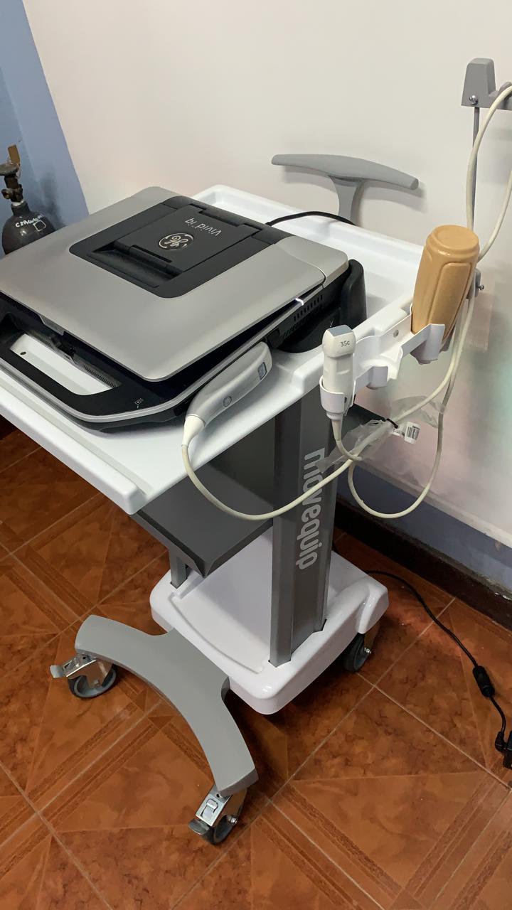 Carro mesa rodante multisoporte para ecógrafo Vivid iq GE