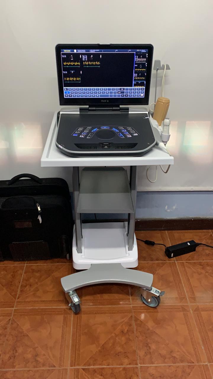 Carro mesa rodante multisoporte para ecógrafo Vivid iq GE